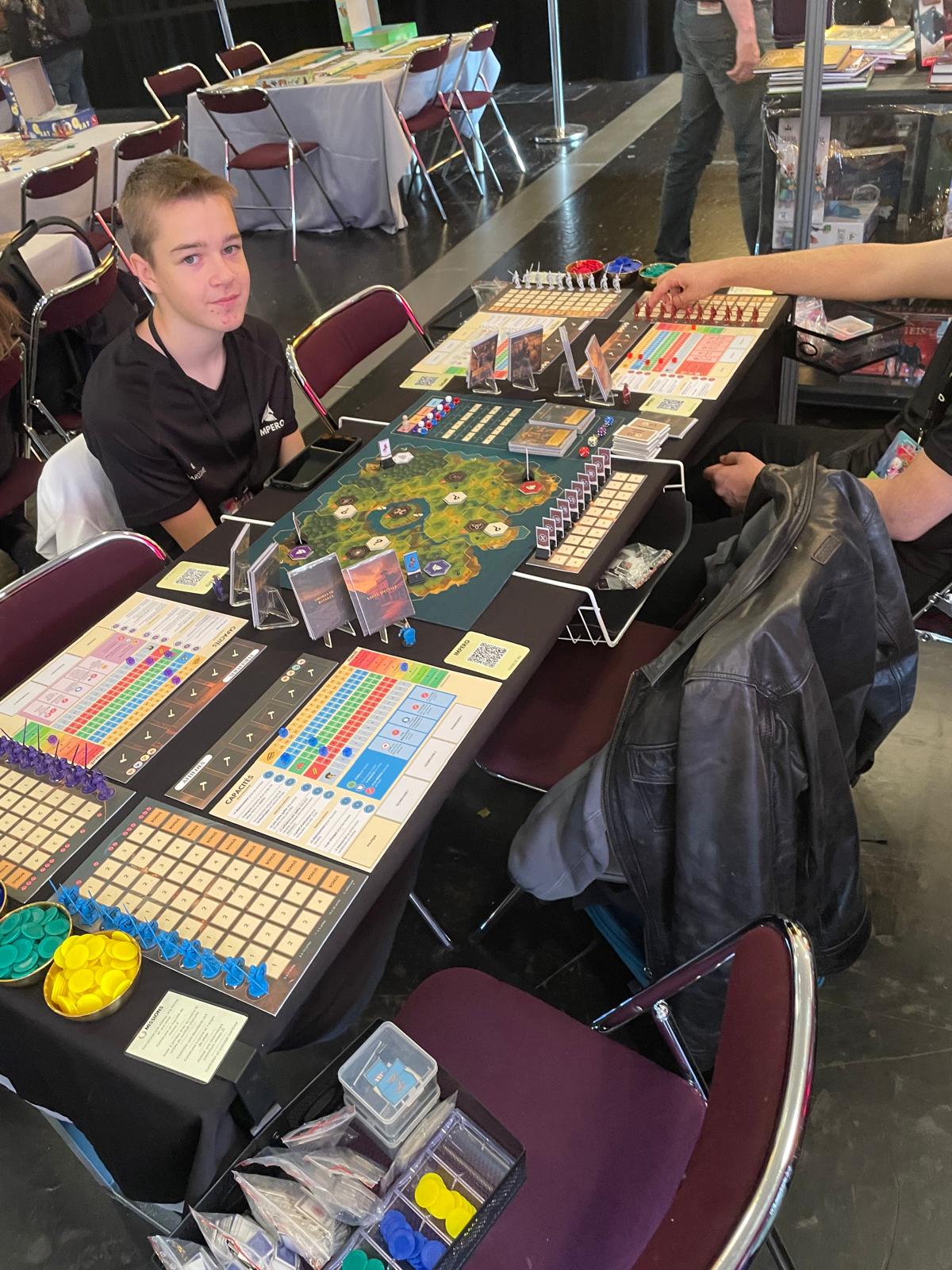 Jeune joueur découvrant IMPERO